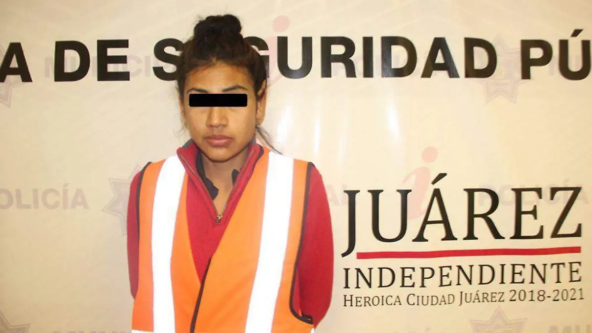 jovencita detenida por policias